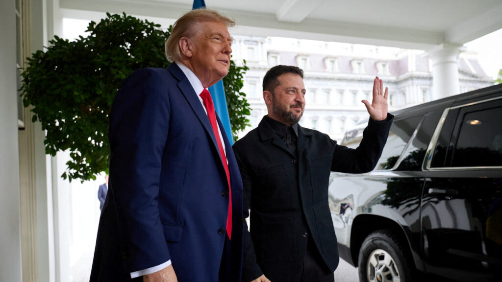 How are Russians and Ukrainians reacting to the peace talks?