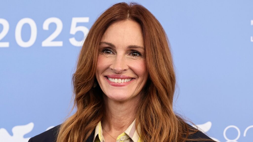 Julia Roberts Debuted Dario Vitale’s First Pieces From Versace