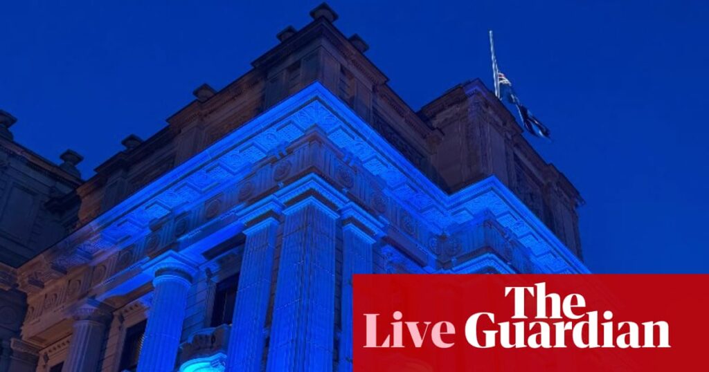 Porepunkah shooting live: Victoria’s parliament lit up in tribute to dead officers as police continue search for suspect | Victoria
