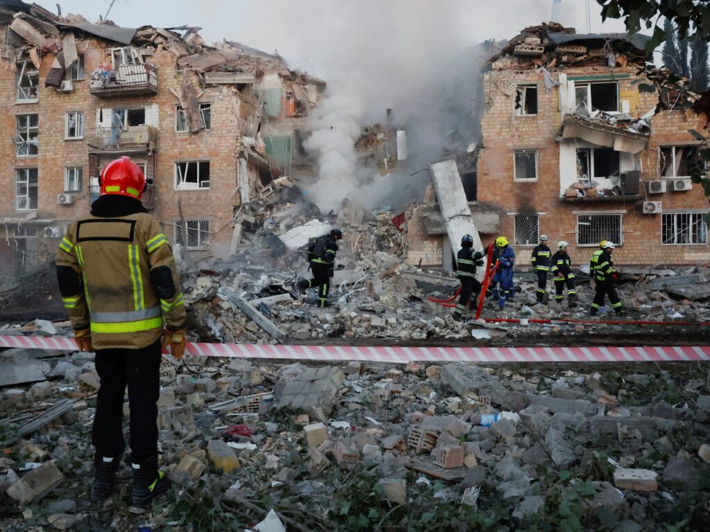 Russia attacks Ukraine’s Zaporizhia; Kyiv hits Russian oil refineries | Russia-Ukraine war News