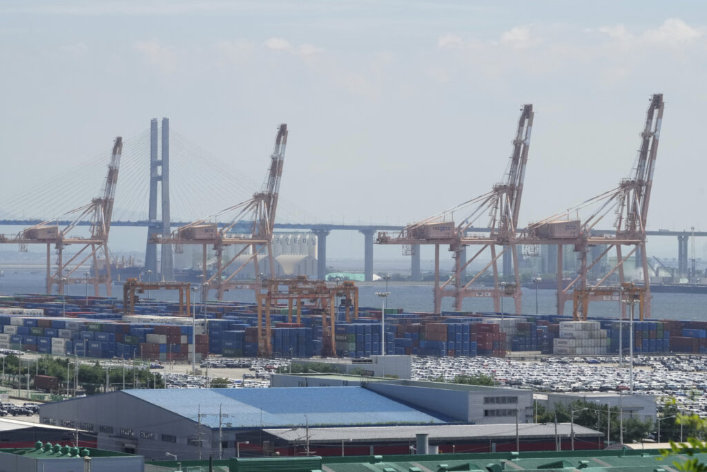 Trump to raise steel and aluminium tariffs on hundreds of goods | Trade War News