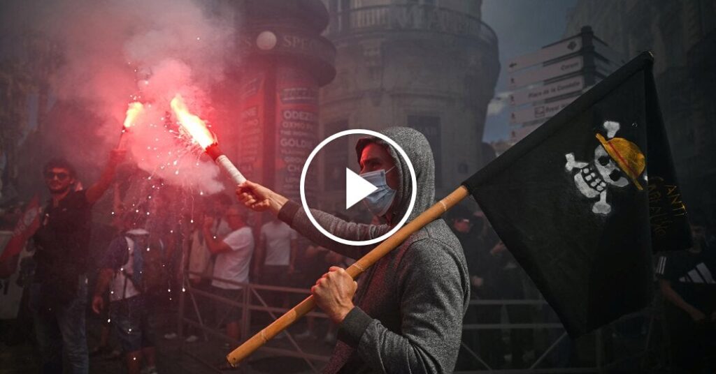Anti-Government Protests Sweep France - The New York Times