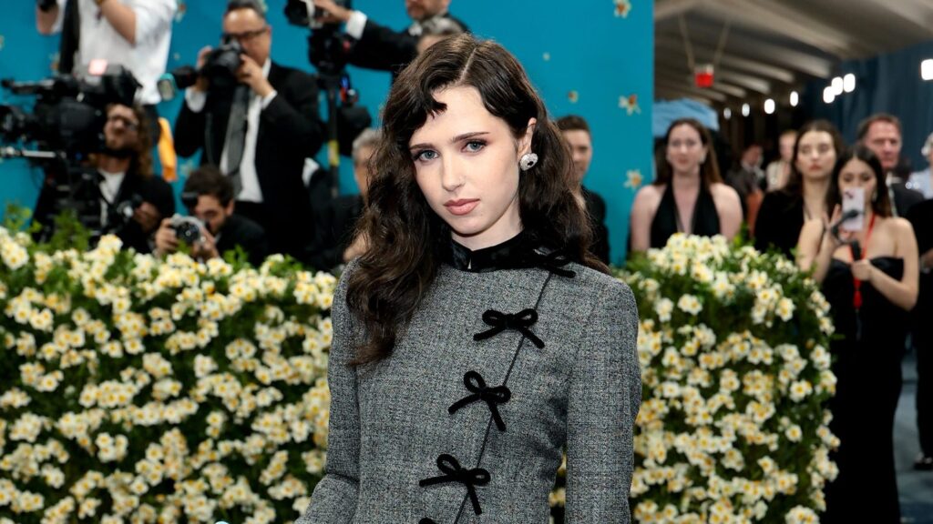 Atlantic Records Signs Clairo