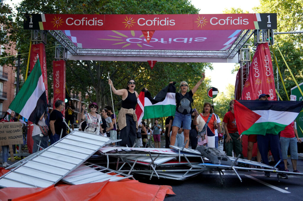 How protests over Israeli team ended Spain’s Vuelta cycling race | Gaza