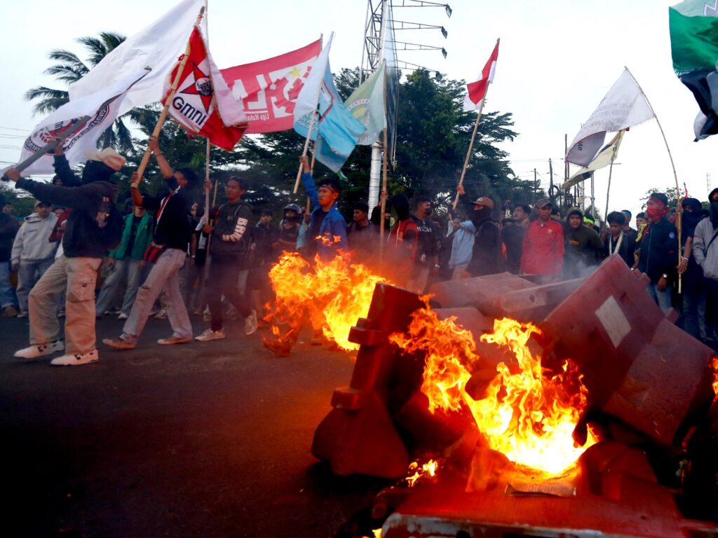 Indonesian students demand release of arrested protesters | Protests