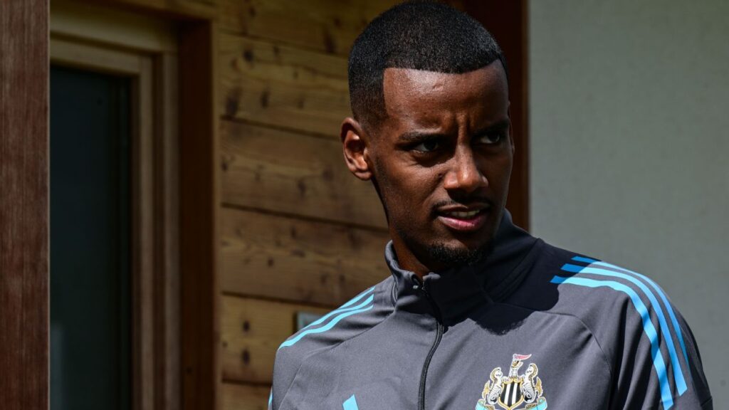 LIVE Transfer rumors, deadline day news: Isak to Liverpool agreed