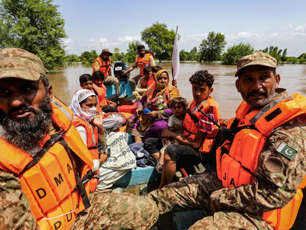 Mass evacuations in Pakistan’s flooded Punjab hit 300,000 in 48 hours | Climate Crisis News