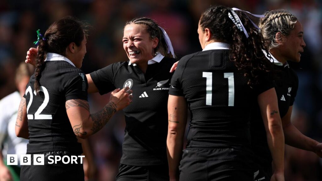 Renee Holmes scores