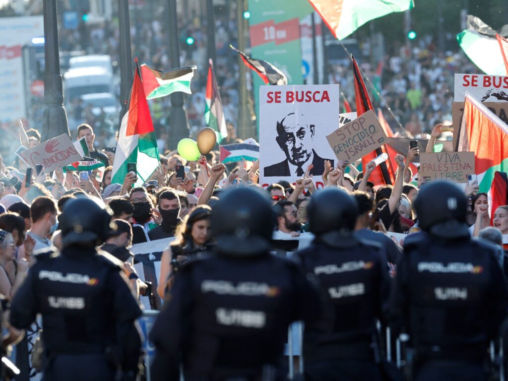 Spain’s Vuelta cycling finale abandoned after massive pro-Palestine protest | Protests News