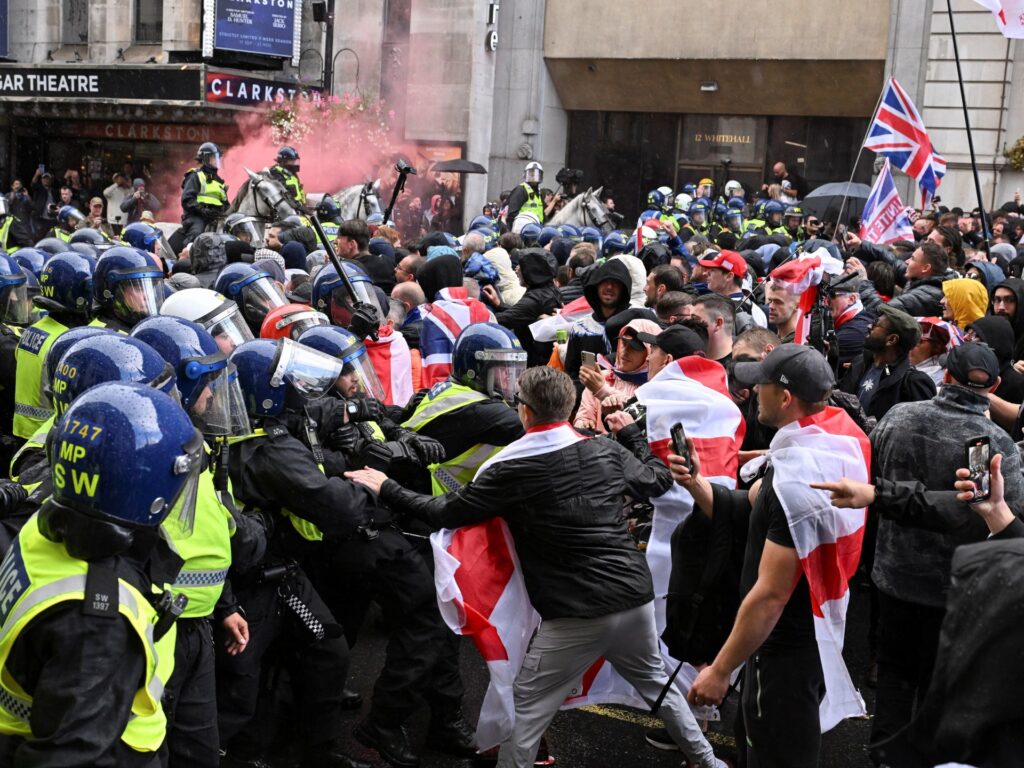 Starmer says UK will ‘never surrender’ flag to far-right protesters | Protests News
