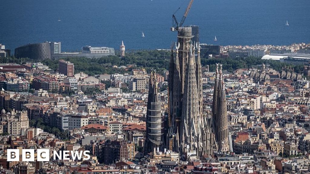 Barcelona’s Sagrada Familia basilica becomes world’s tallest church Barcelona's Sagrada Familia basilica becomes world's tallest church