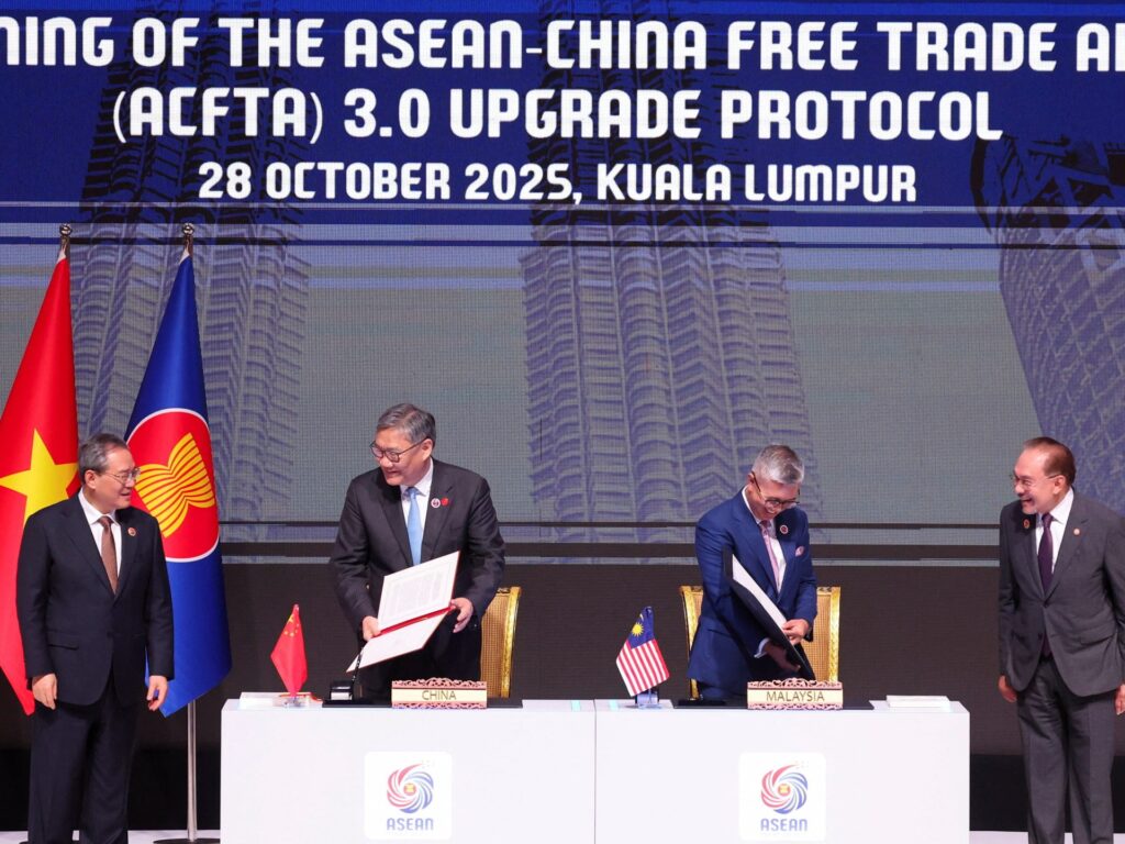 China, ASEAN sign enhanced free trade pact amid Trump tariffs | ASEAN News