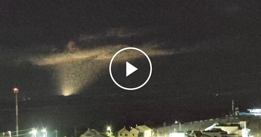 Explosions Seen Over Gaza Skyline After Netanyahu Orders New Strikes Explosions Seen Over Gaza Skyline After Netanyahu Orders New Strikes