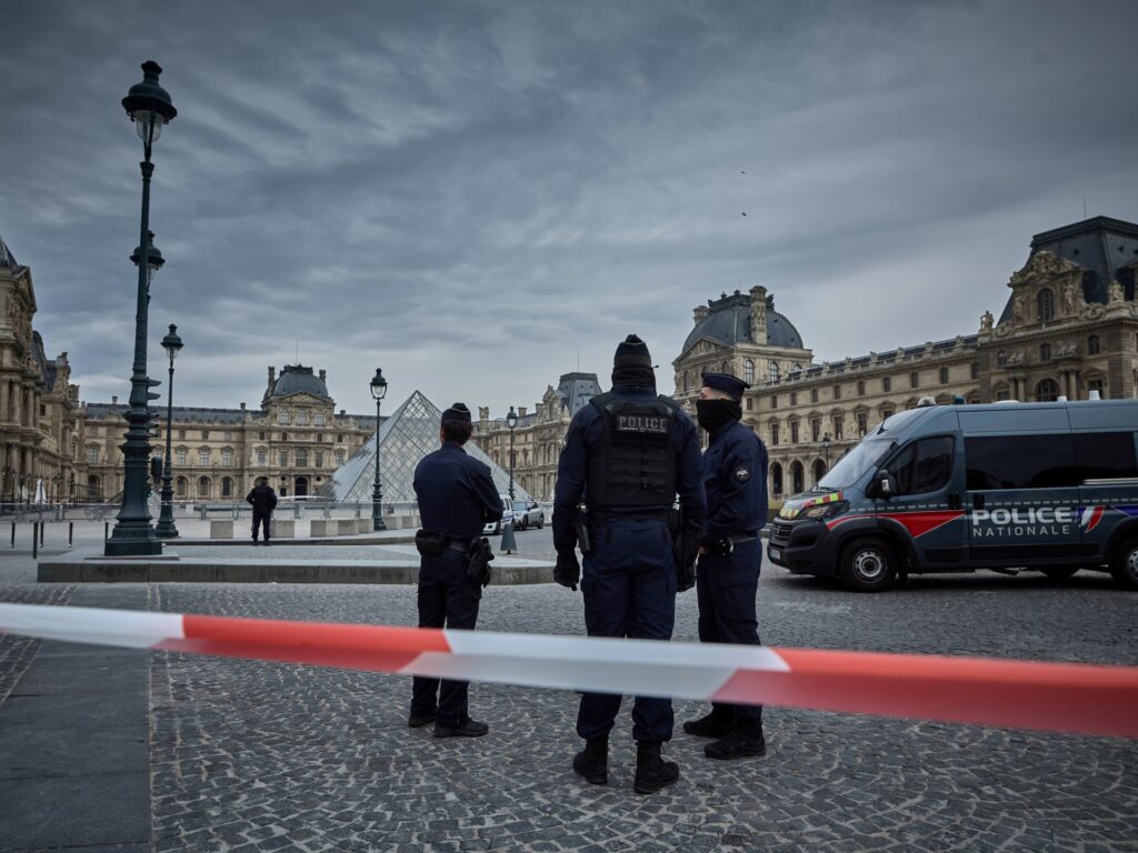 Five more arrested in France over Louvre jewellery heist, says prosecutor | Crime News