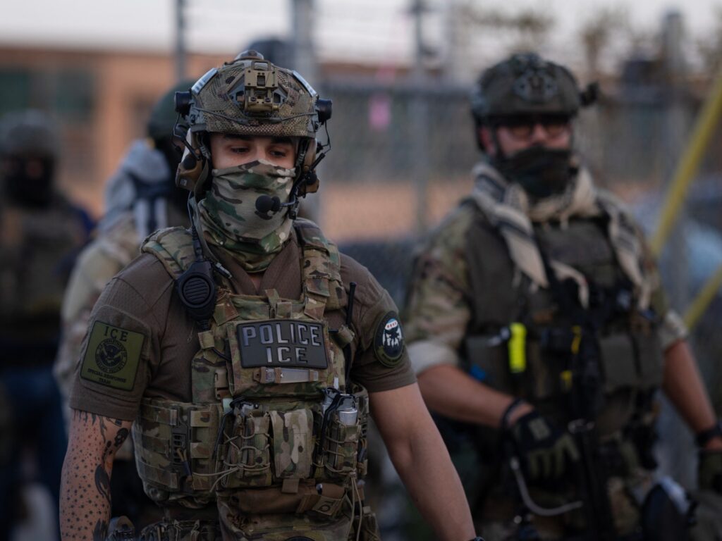 Lawsuit alleges ‘horrific’ conditions at US immigration facility in Chicago | Civil Rights News