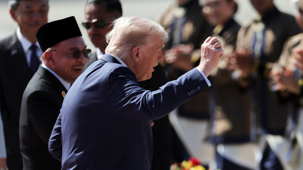 Trump dances with performers after landing in Malaysia | Donald Trump